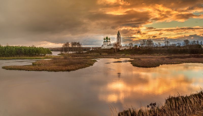 Рассвет в облаках, Волга