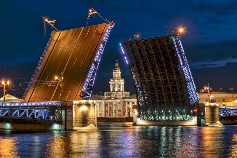 Развод Дворцового моста в Питере