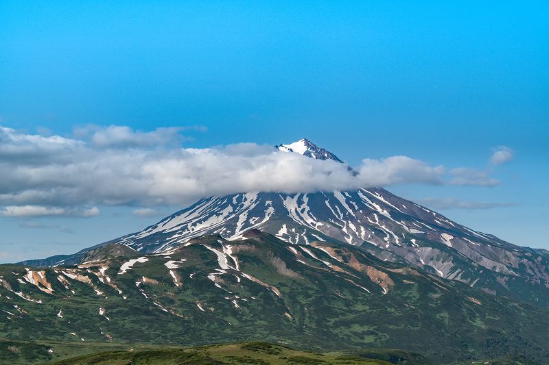 Камчатка, Вилючинский вулкан в облаках.