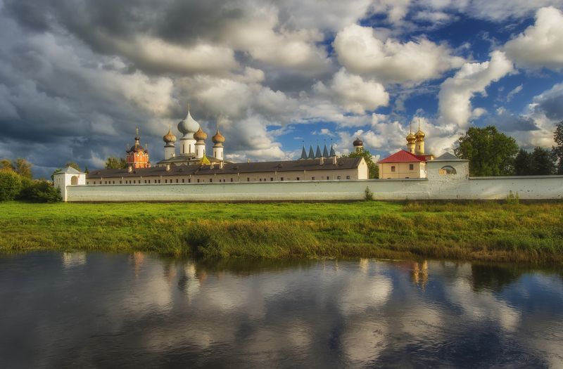 Тихвинский Богородичный монастырь