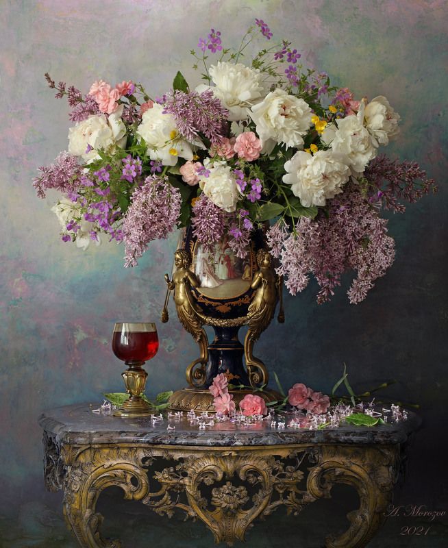 цветы, пионы, сирень, стол, букет Натюрморт с цветамиphoto preview