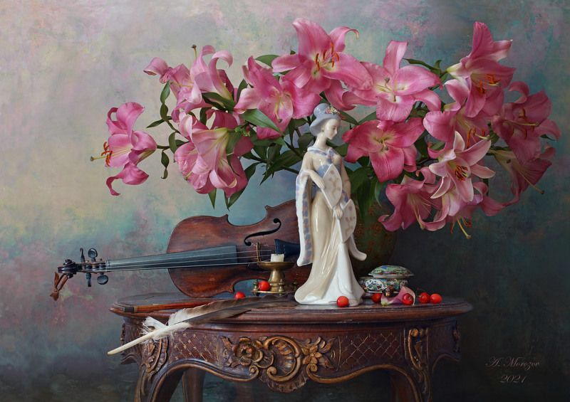 скрипка, музыка, девушка, скульптура, цветы, лилии Натюрморт со скрипкой и лилиямиphoto preview