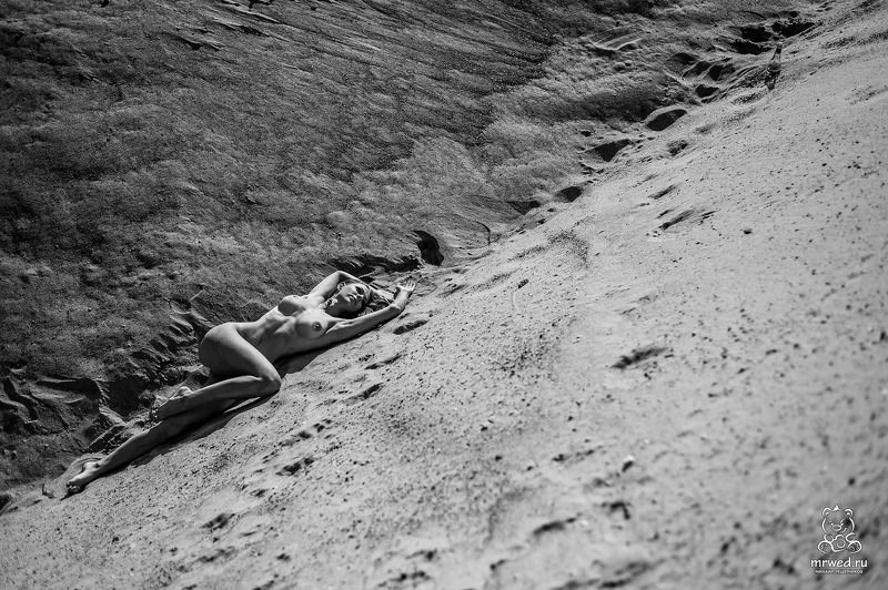 ню, пляж, песок, голая, лежит, бархан, грудь, топлес Сибирские пескиphoto preview