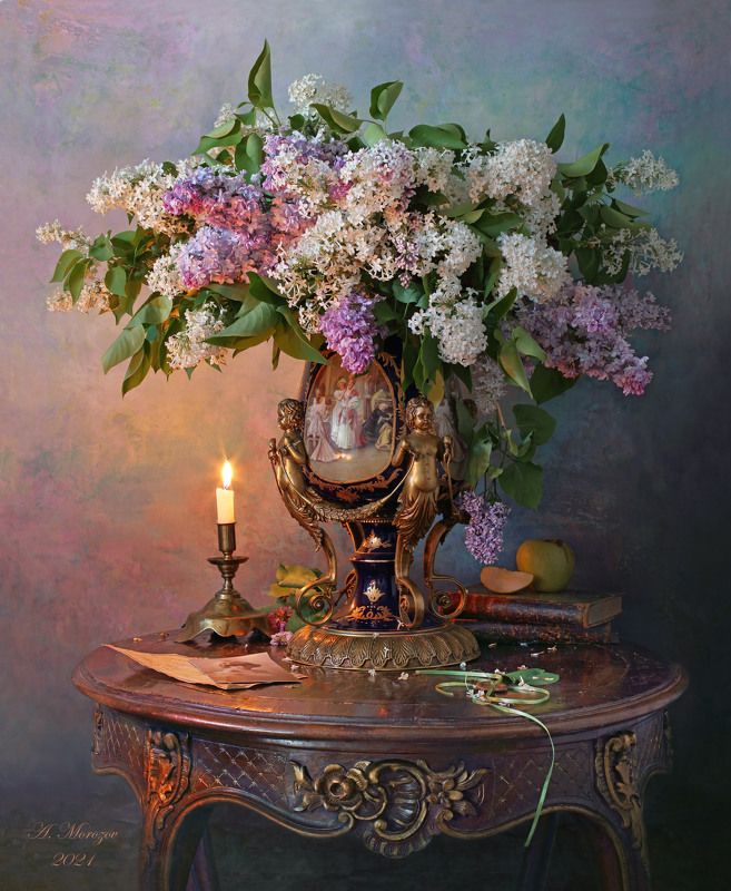 цветы, сирень, свеча, букет, книги, ваза, скрипка, музыка Натюрморт с цветамиphoto preview