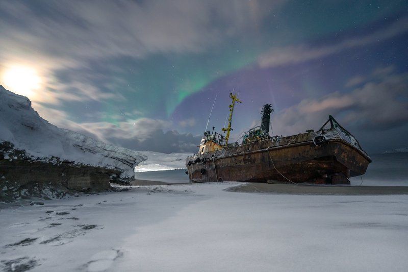broken vessels on the coast of the Barents sea