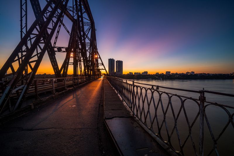 Sunrise at the Long Bien bridge