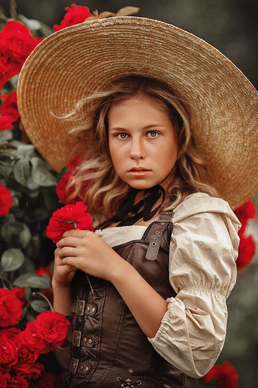 девушка, лето, поле, девушка в шляпе, юность, портрет, розы Роза алаяphoto preview