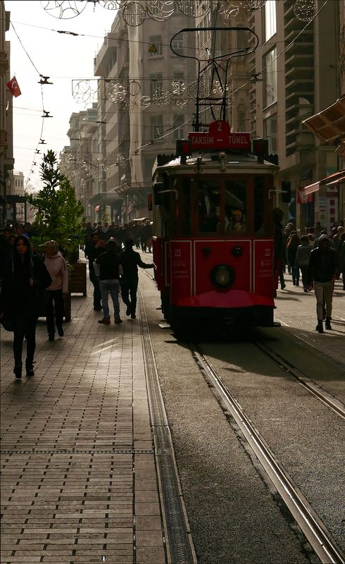 Трамвай с улицы Истикляль.