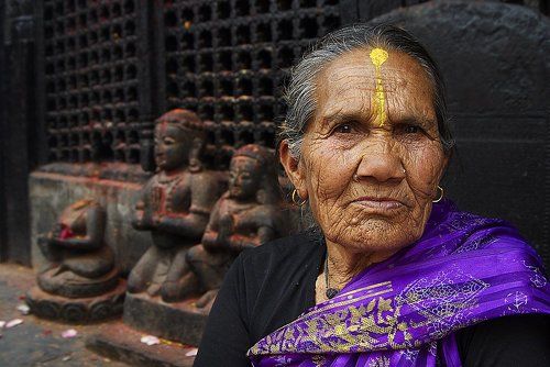 портрет пожилой Индуски