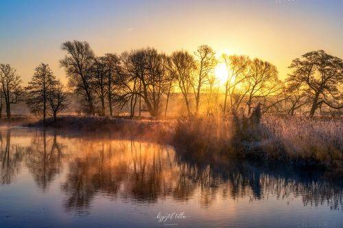  Winter sunrise on the river