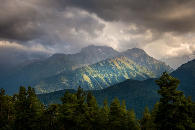 горы кавказ тучи пейзаж осень В облачной дымкеphoto preview