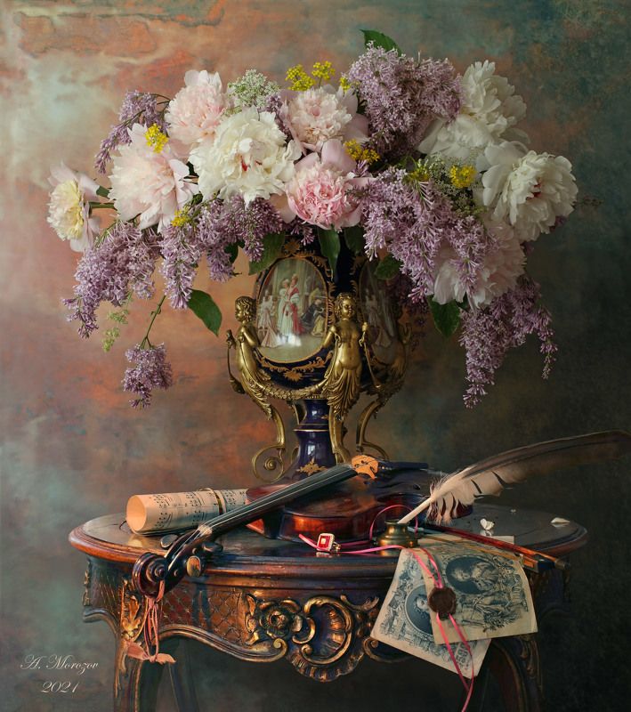 цветы, сирень, пионы, ваза, скрипка, музыка, перо Натюрморт с цветами и скрипкойphoto preview
