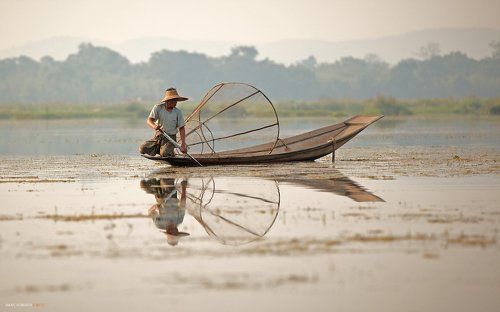 Мьянма, Озеро Инле. На одной ноге