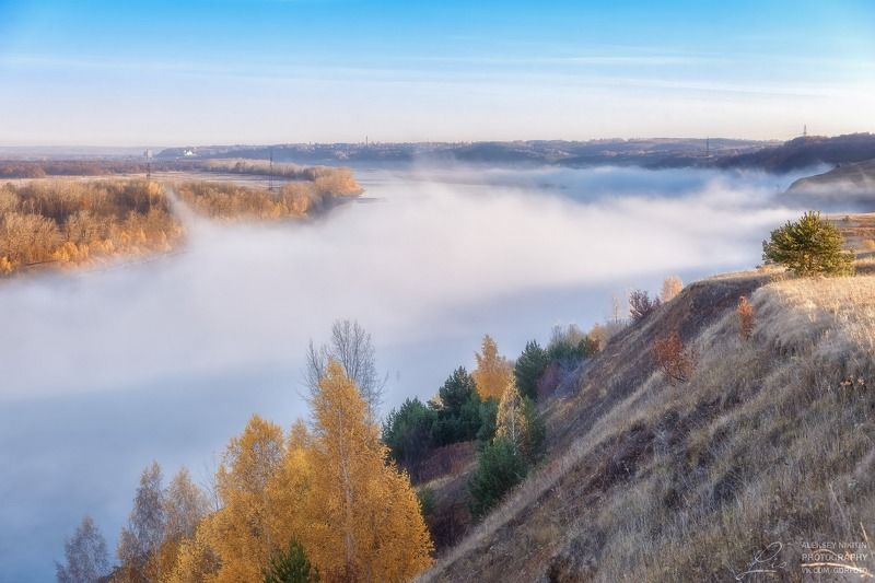 Осенний туман на реке