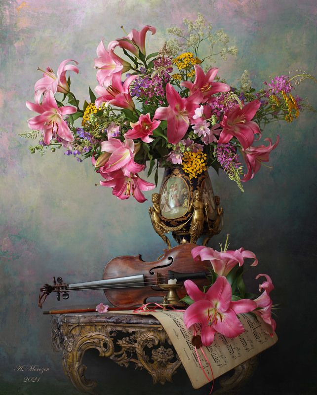 цветы, лилии, скрипка, музыка, ваза Натюрморт со скрипкой и цветамиphoto preview