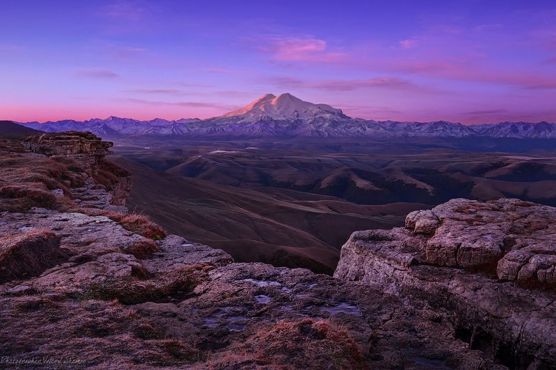 Розовый рассвет.  Вид на Эльбрус с плато Бермамыт.photo preview