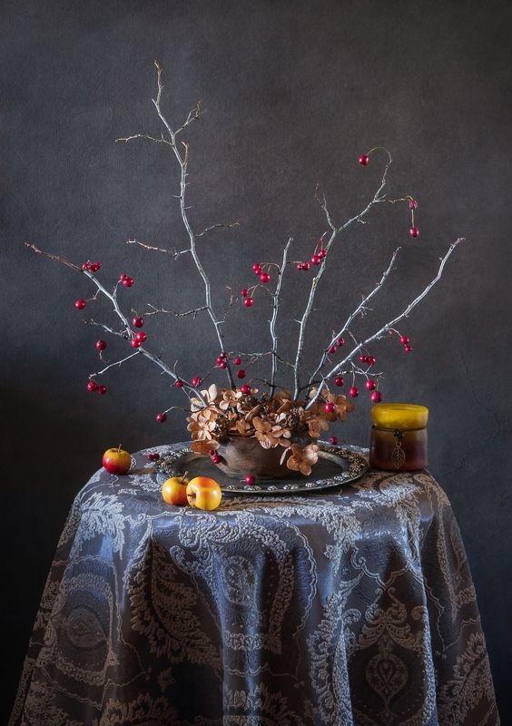 осеннняя композиция, свеча, ветки, ягоды, Октябрь на исходе.photo preview