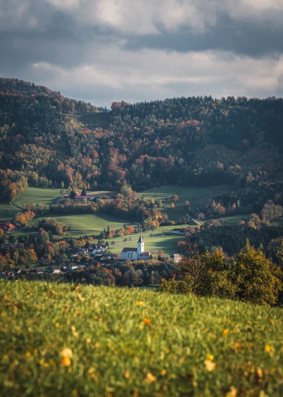 пейзаж осень церковь горы лес Австрия  Место, где говорят с богом.photo preview