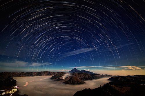 Звездное небо над вулканом Бромо