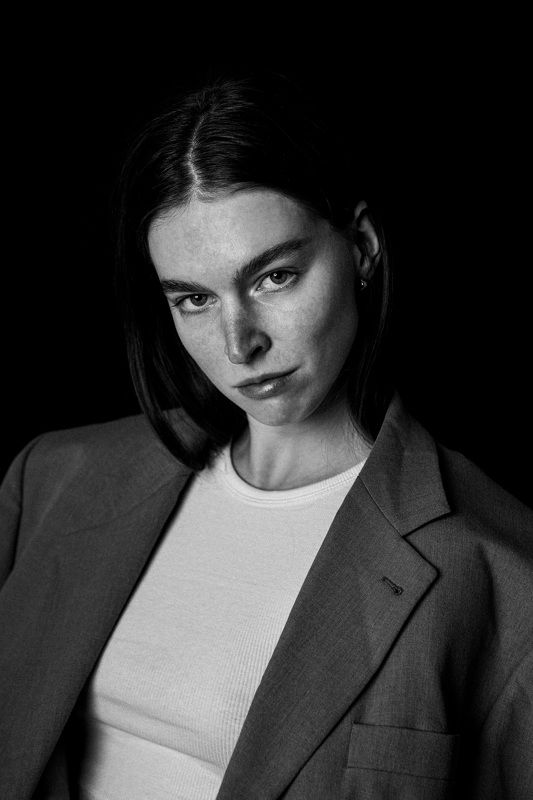 girl, black and white, portrait, model Meida Šalkutė.photo preview