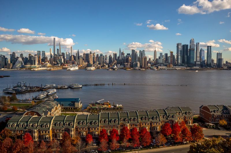 город,архитектура,осень,путешествия,нью йорк,манхеттен,гудзон,деревья,облака,небо,корабли,архитектура,здания,сша,америка, Манхеттен на фоне осени.photo preview