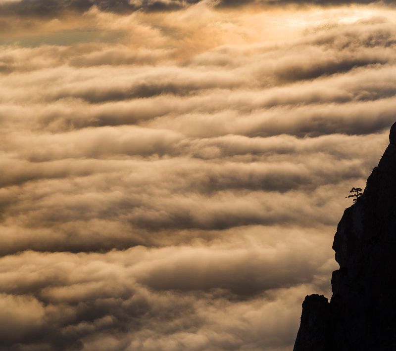 крым, ай-петри, горы, облака, закат Стоя над облакамиphoto preview