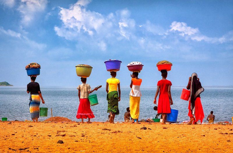 Африка, Женщина, Озеро, Стирка, Танганьика, Танзания, Цвет Большая стирка на озере Танганьикаphoto preview