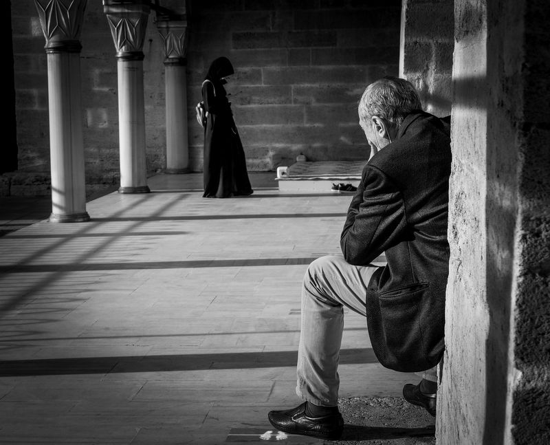 streetphoto, street, streetphotography, black and white,  bnw, mosque, cami \'Conversation Without Words\'photo preview