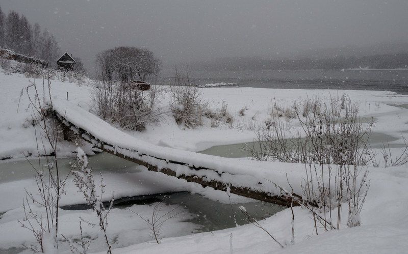сибирь, снегопад, мостик. Старый мостикphoto preview