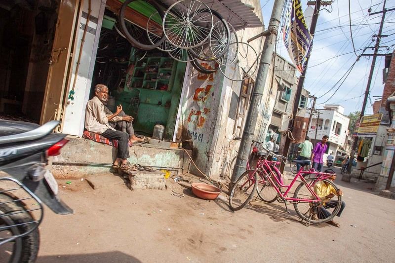 Индия, Патан, провинция, старик, велосипед, улица, жанр Провинциальная Индияphoto preview
