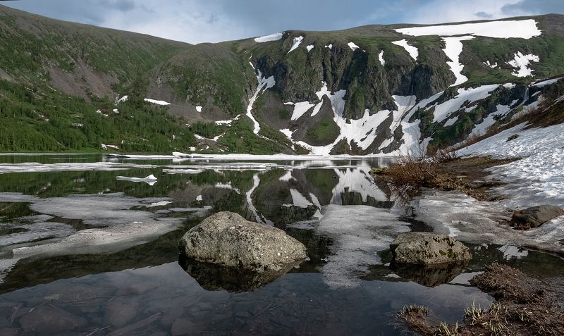 сибирь, ивановские озера, июнь, снежник, лед Летний снег.photo preview
