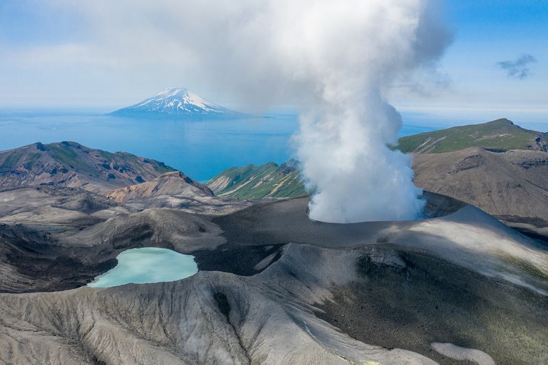 вулкан, эбеко, алаид, курильские острова, курилы, пепел, извержение, парамушир, северные курилы Вулканы Эбеко и Алаидphoto preview