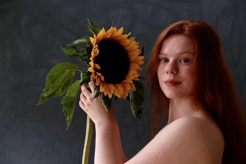 Female portrait, woman, girl, young, sunflower, people, portrait, red hair,  Два солнышкаphoto preview