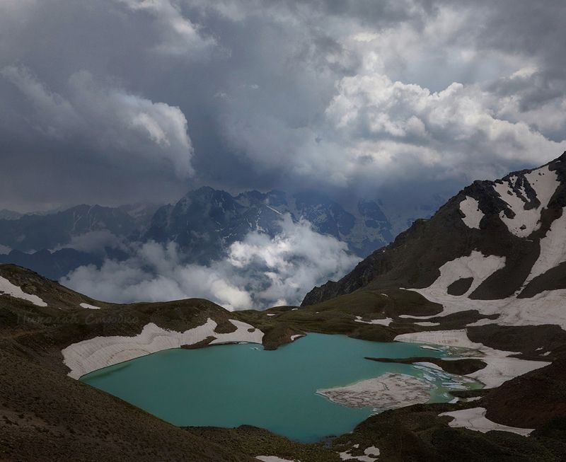 кавказ горы озеро гийбашкёль облака Горное озероphoto preview