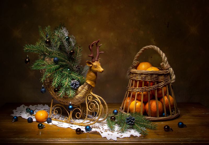 натюрморт, ель, мандарины, шары Новый год к нам мчится....photo preview