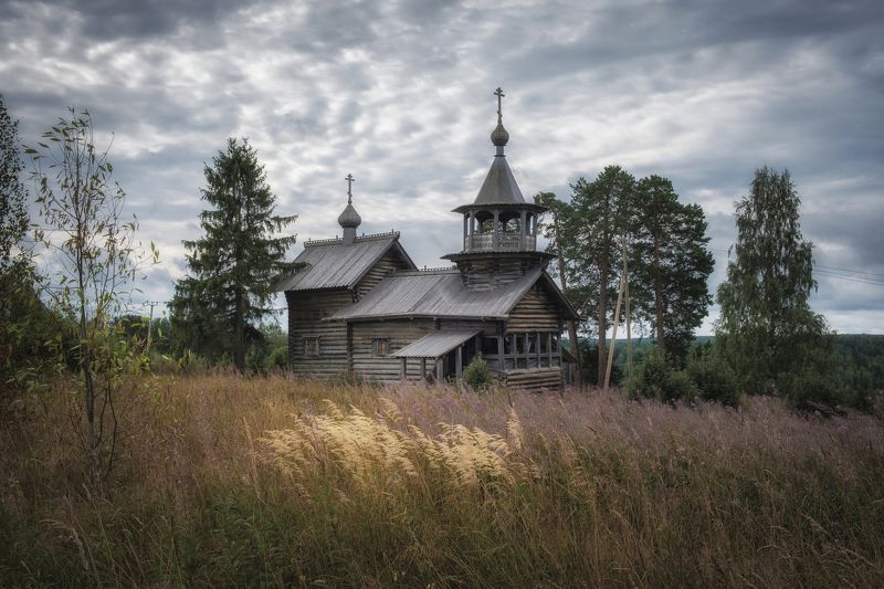 Деревянная церквушка в Карелии