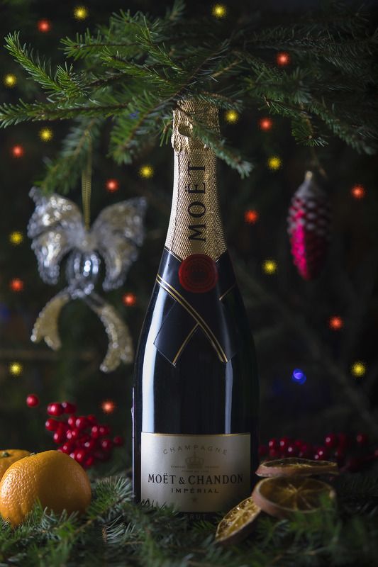 натюрморт, бутылка, шампанское, ель, новый год Новогодний натюрмортphoto preview