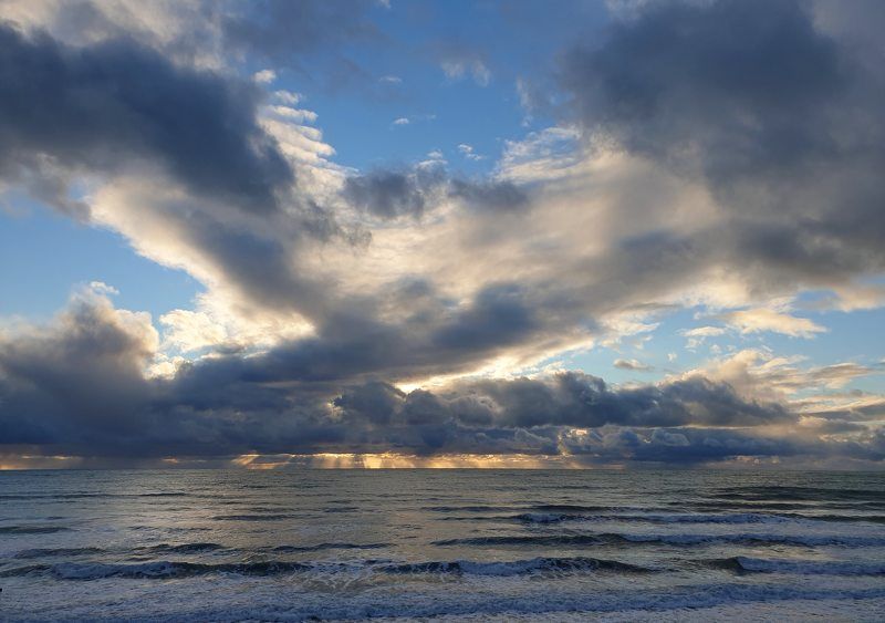 море, облака, небо, солнце, закаа Море, солнце, облакаphoto preview