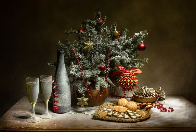 натюрморт, ель, шампанское, бокалы, игрушки, мандарины, шоколад Новогоднее настроение....photo preview