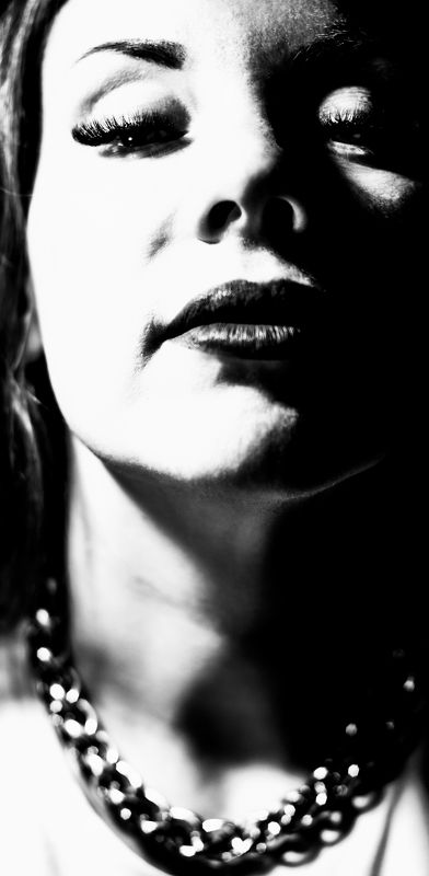 Чёрно-белое фото, женский портрет Чёрно-белое настроениеphoto preview