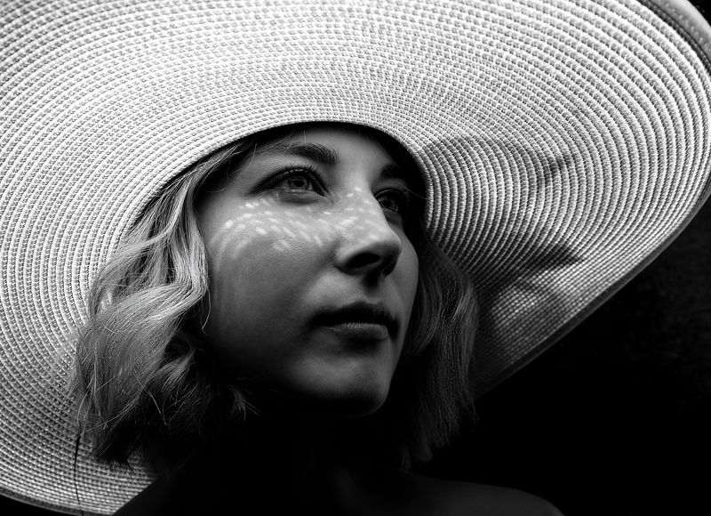 девушка. портрет. красота. шляпа. глаза. Солнечные веснушкиphoto preview