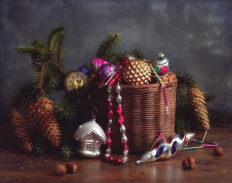 натюрморт,композиция,праздник,зима,шишки,игрушки,елка Старый Новый год...photo preview