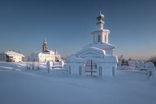 Под небом голубым