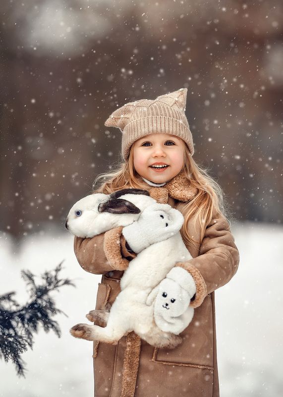 портрет девочка кролик детскаяфотоография Василиса и Зефирphoto preview