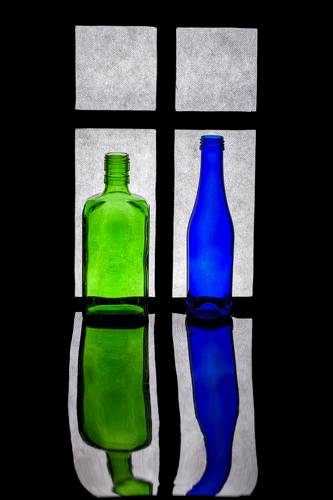 Две бутылки под окном