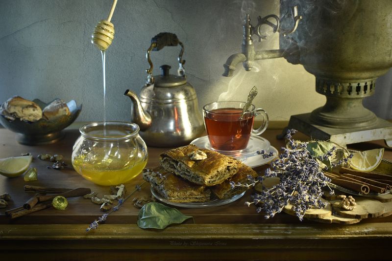 Чай с мёдом и пахлавойphoto preview