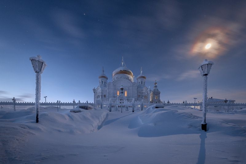зима, белая, гора, храм, монастырь, снег, мороз, ночь, луна, звезды, фонари, пермь Белогорье перед рассветомphoto preview