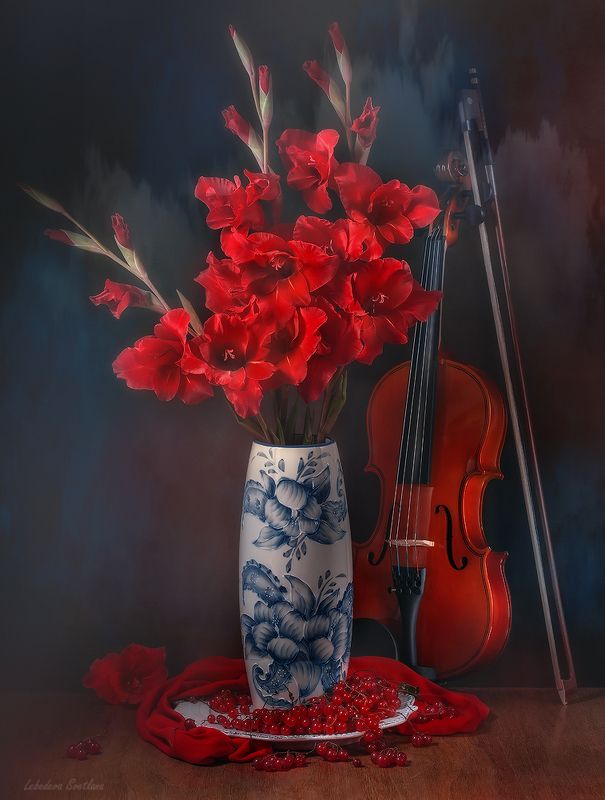 гладиолусы,скрипка,цветы С гладиолусами и скрипкойphoto preview