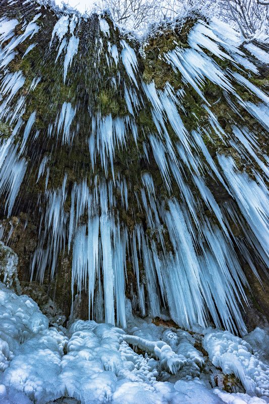 waterfal,frozen,nature,landscapes,vertical The frozen waterfall Varovitecphoto preview