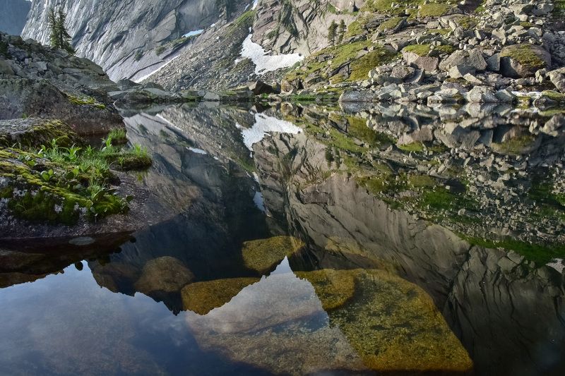 россия, саяны, ергаки, лето, озеро черное, отражение, камни, горы Саянские зеркалаphoto preview